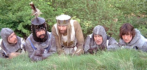 Perché Monty Python e il Sacro Graal? Un film satirico medievale che ti farà morire dal ridere!